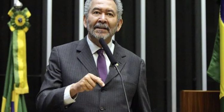 Deputado Paulão pede a Defensoria da União para apoiar moradores de bairros atingidos pela mineração